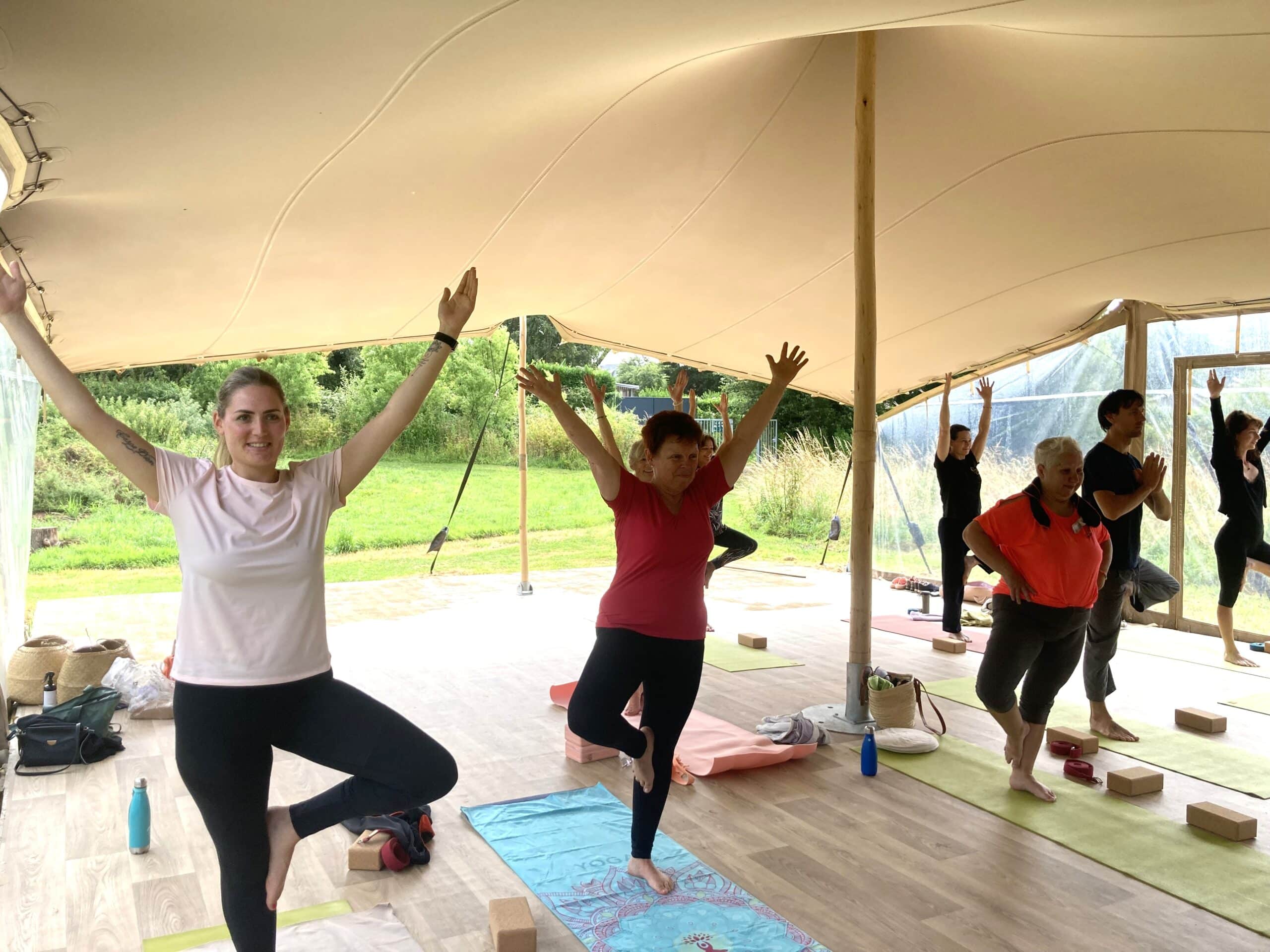 Hatha yoga camping les grands sables le pouldu